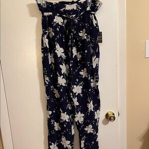 Forever 21 Floral Navy and White Women's Pants